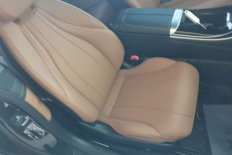 Used Mercedes-Benz CLE 2025 CLE 300 4MATIC Dynamic Coupe Right Front Seat