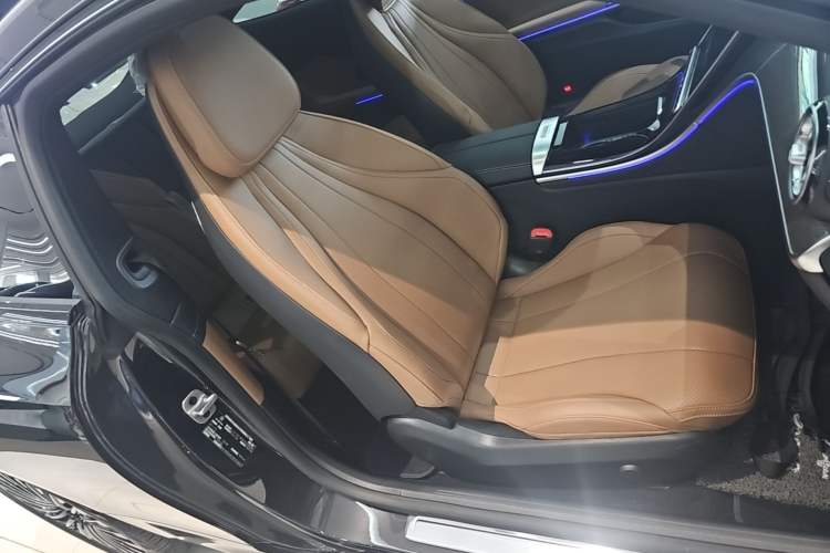 Used Mercedes-Benz CLE 2025 CLE 260 Coupe Right Front Seat