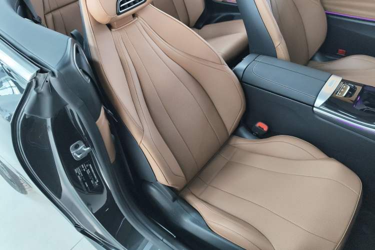 Used Mercedes-Benz CLE 2025 CLE 260 Convertible Coupe Right Front Seat