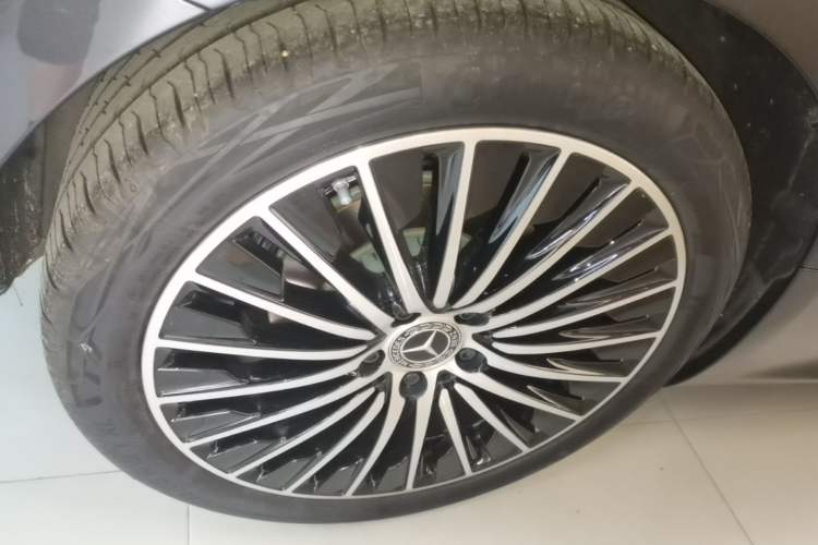 Used Mercedes-Benz CLE 2025 CLE 300 4MATIC Dynamic Coupe Right Rear Wheel Hub