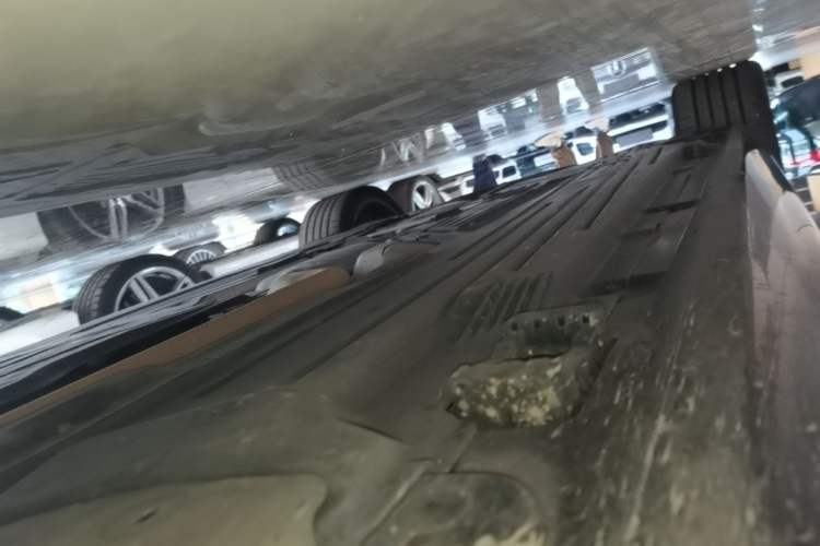 Used Mercedes-Benz CLE 2025 CLE 300 4MATIC Dynamic Coupe Right Side Sill