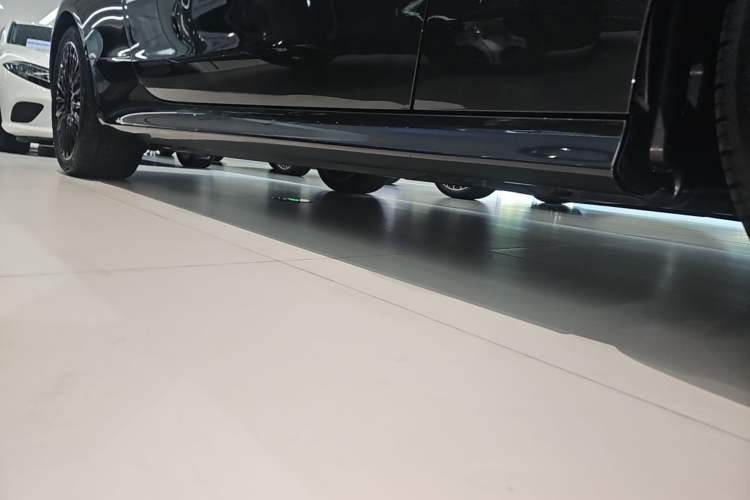 Used Mercedes-Benz CLE 2025 CLE 260 Coupe Right Side Sill