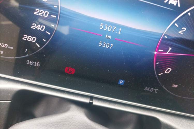 Used Mercedes-Benz CLE 2025 CLE 260 Convertible Coupe Odometer Close Up