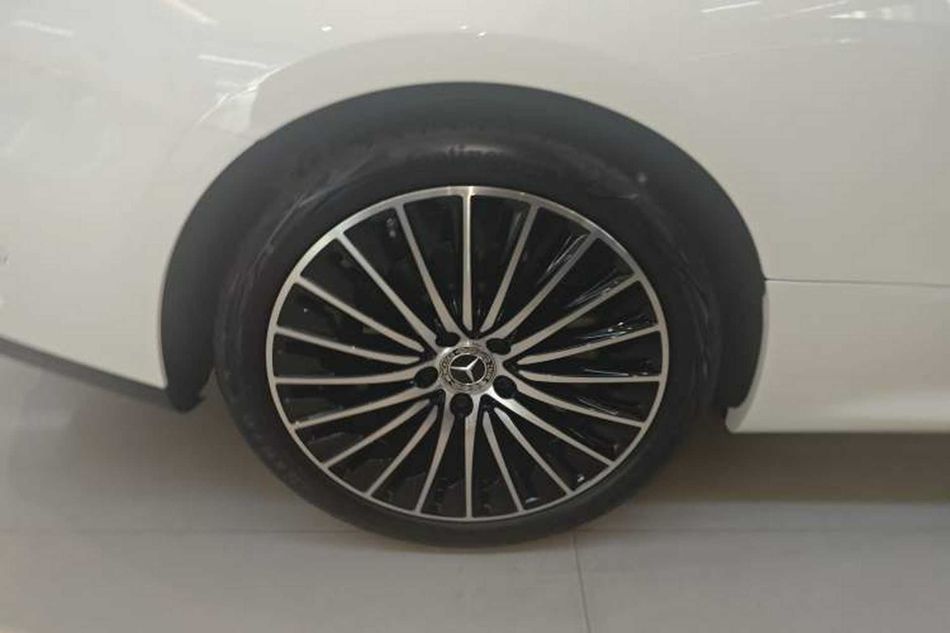 Used Mercedes-Benz CLE 2025 CLE 300 4MATIC Dynamic Coupe Exterior 5
