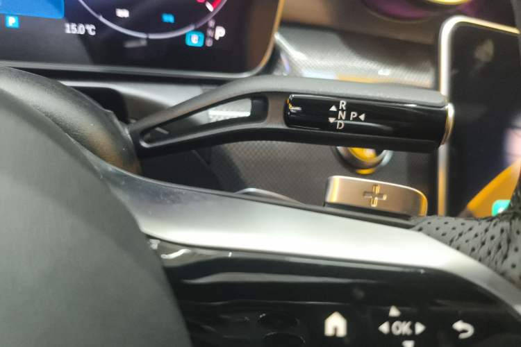 Used Mercedes-Benz CLE 2025 CLE 300 4MATIC Dynamic Coupe Gear Lever