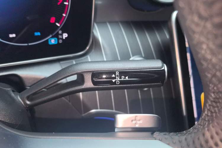 Used Mercedes-Benz CLE 2025 CLE 300 4MATIC Luxury Coupe Gear Lever