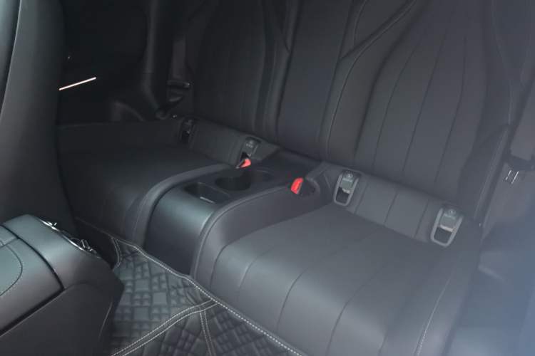 Used Mercedes-Benz CLE 2025 CLE 300 4MATIC Luxury Coupe Left Rear Seat