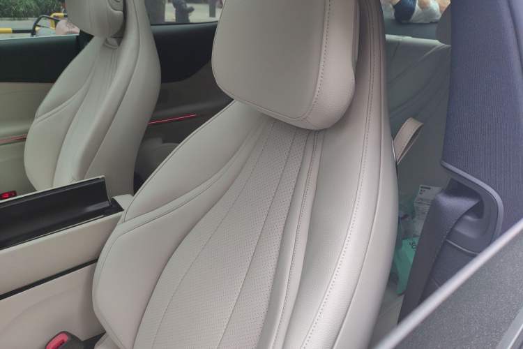 Used Mercedes-Benz CLE 2025 CLE 260 Coupe Left Rear Seat