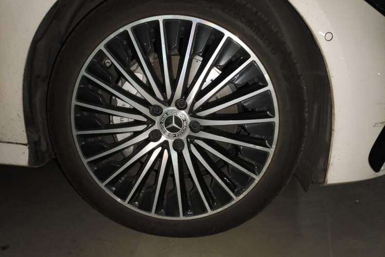 Used Mercedes-Benz CLE 2025 CLE 260 Convertible Coupe Right Front Wheel Hub