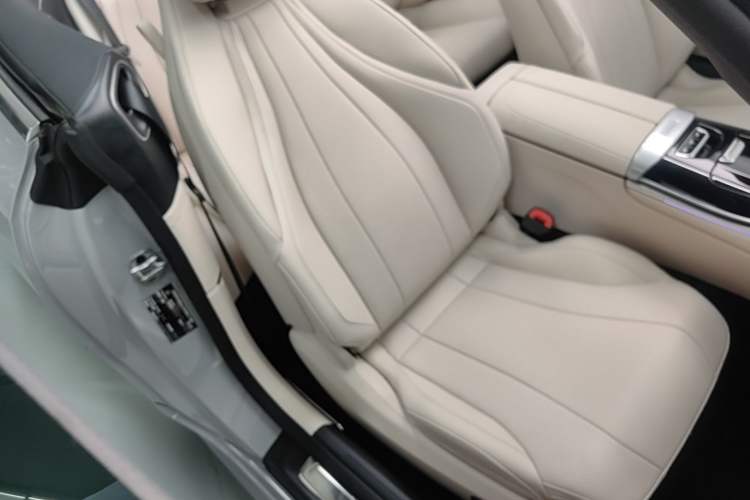 Used Mercedes-Benz CLE 2026 CLE 260 Convertible Coupe Right Front Seat