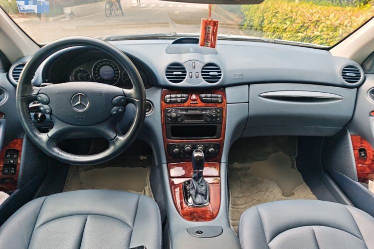 Used Mercedes-Benz CLK-Class 2004 CLK 240 Sports Coupe Center Console