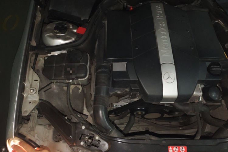 Used Mercedes-Benz CLK-Class 2004 CLK 240 Sports Coupe Engine Bay Right