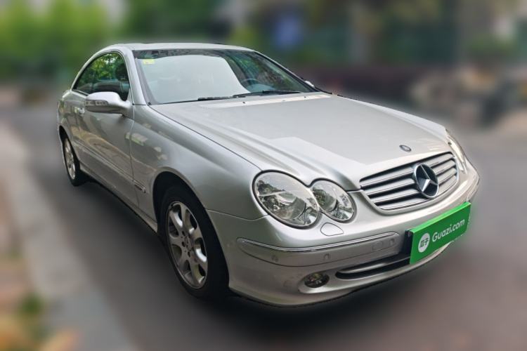 Used Mercedes-Benz CLK-Class 2004 CLK 240 Sports Coupe Front Right 45 Deg