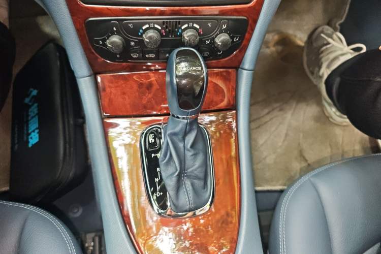 Used Mercedes-Benz CLK-Class 2004 CLK 240 Sports Coupe Gear Lever