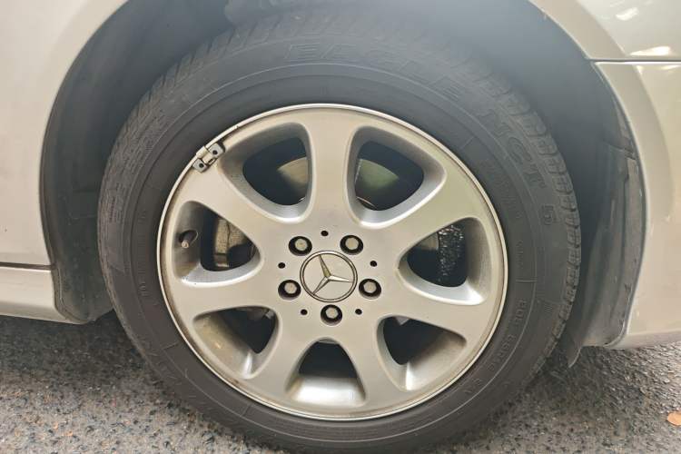 Used Mercedes-Benz CLK-Class 2004 CLK 240 Sports Coupe Right Front Wheel Hub