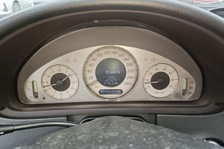 Used Mercedes-Benz CLK-Class 2006 CLK 280 Convertible Sports Car Instrument Cluster