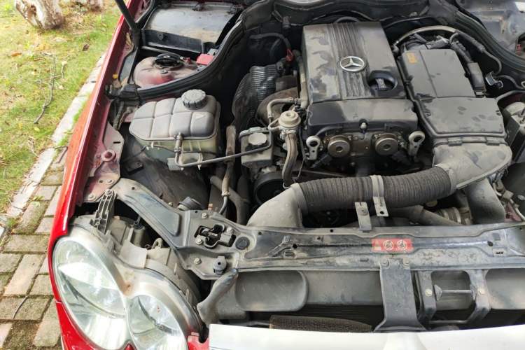 Used Mercedes-Benz CLK-Class 2006 CLK 200K Convertible Sports Car Engine Bay Right