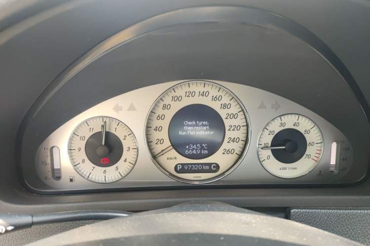 Used Mercedes-Benz CLK-Class 2006 CLK 200K Convertible Sports Car Instrument Cluster