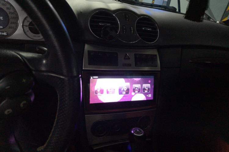 Used Mercedes-Benz CLK-Class 2006 CLK 350 two-door coupe Audio And AC Panel