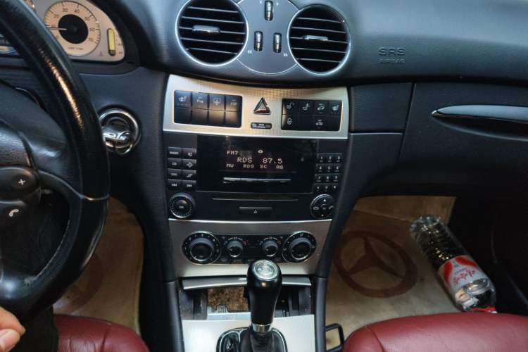 Used Mercedes-Benz CLK-Class 2006 CLK 200K two-door coupe Audio And AC Panel