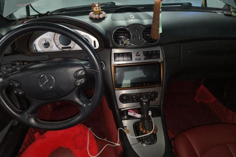 Used Mercedes-Benz CLK-Class 2006 CLK 350 two-door coupe Center Console