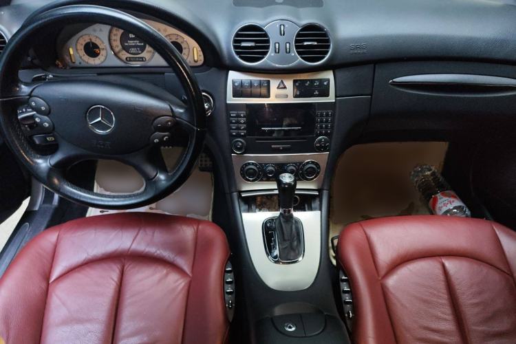 Used Mercedes-Benz CLK-Class 2006 CLK 200K two-door coupe Center Console