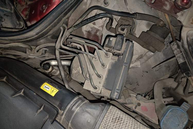 Used Mercedes-Benz CLK-Class 2006 CLK 280 two-door coupe Engine Bay Left