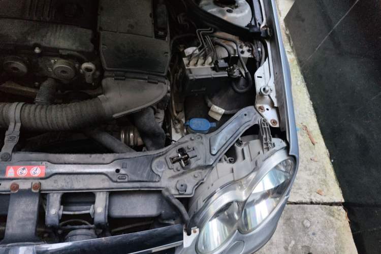 Used Mercedes-Benz CLK-Class 2006 CLK 200K two-door coupe Engine Bay Left