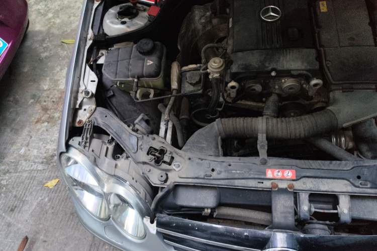 Used Mercedes-Benz CLK-Class 2006 CLK 200K two-door coupe Engine Bay Right