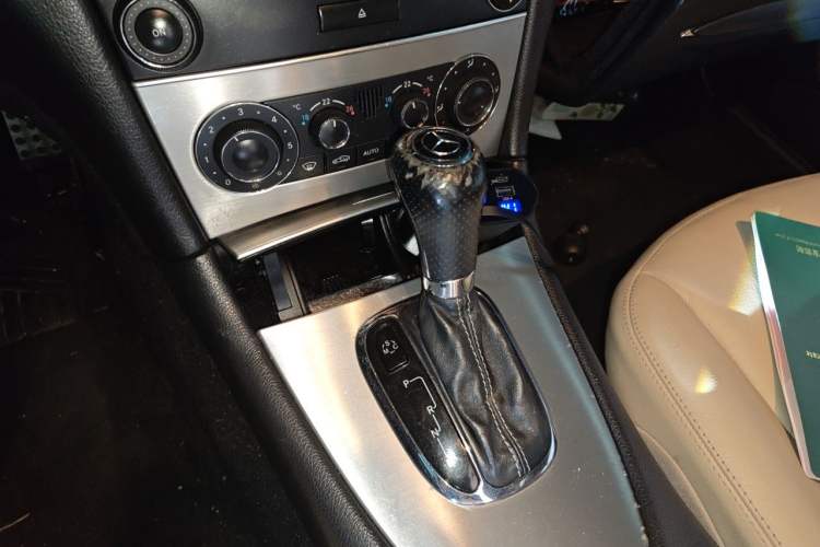 Used Mercedes-Benz CLK-Class 2006 CLK 280 two-door coupe Gear Lever