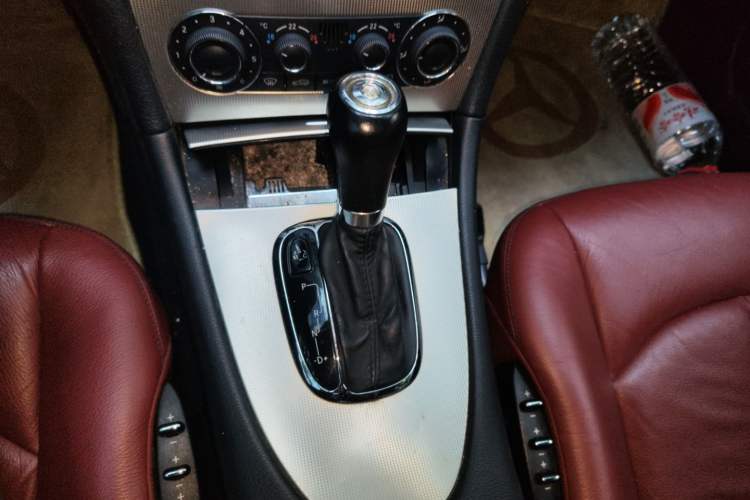Used Mercedes-Benz CLK-Class 2006 CLK 200K two-door coupe Gear Lever