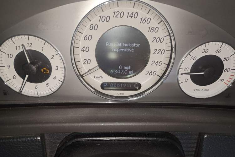Used Mercedes-Benz CLK-Class 2006 CLK 280 two-door coupe Odometer Close Up