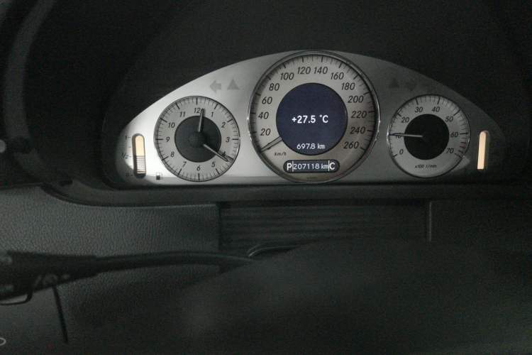 Used Mercedes-Benz CLK-Class 2006 CLK 350 two-door coupe Odometer Close Up