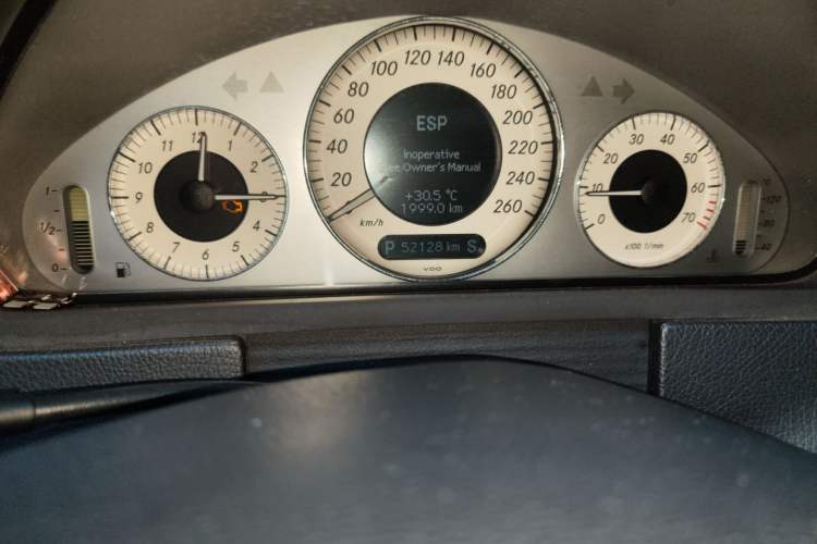 Used Mercedes-Benz CLK-Class 2006 CLK 200K two-door coupe Odometer Close Up