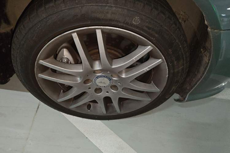 Used Mercedes-Benz CLK-Class 2006 CLK 280 two-door coupe Right Front Wheel Hub