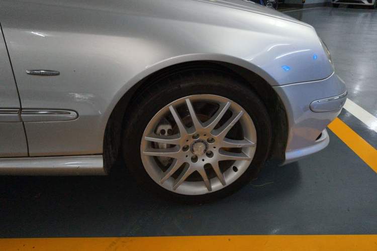 Used Mercedes-Benz CLK-Class 2006 CLK 350 two-door coupe Right Front Wheel Hub