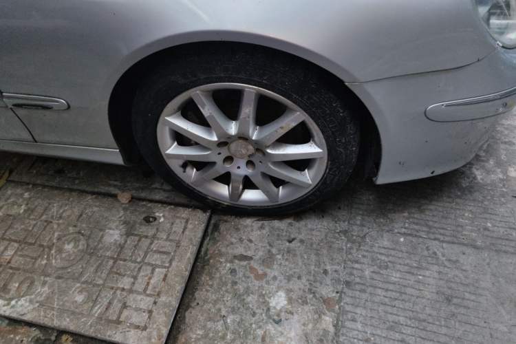 Used Mercedes-Benz CLK-Class 2006 CLK 200K two-door coupe Right Front Wheel Hub
