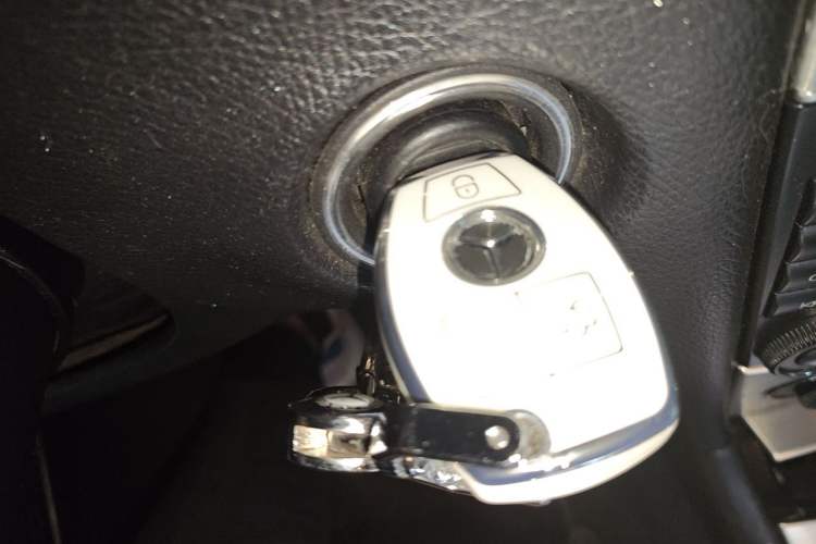 Used Mercedes-Benz CLK-Class 2006 CLK 280 two-door coupe Vehicle Key