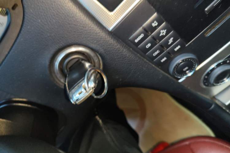 Used Mercedes-Benz CLK-Class 2006 CLK 200K two-door coupe Vehicle Key
