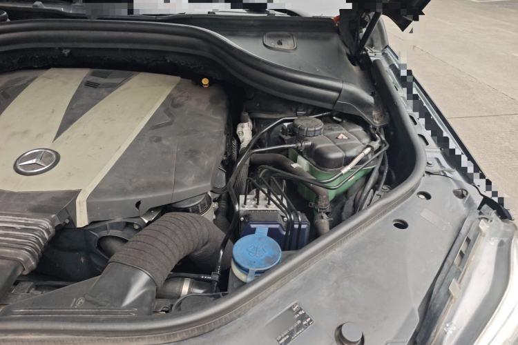 Used Mercedes-Benz CLK-Class  Engine Bay Left