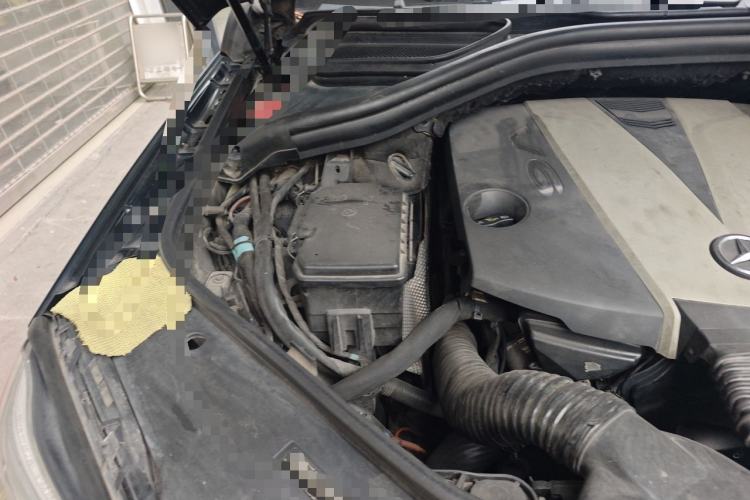 Used Mercedes-Benz CLK-Class  Engine Bay Right