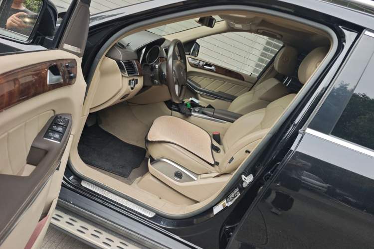 Used Mercedes-Benz CLK-Class  Left Front Seat
