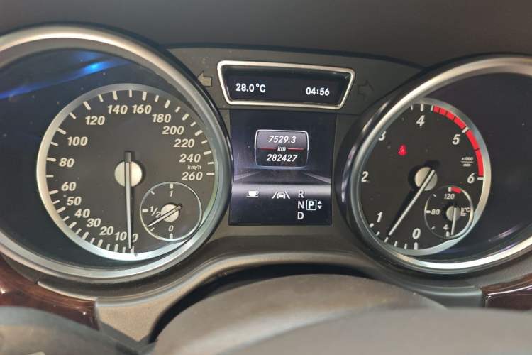 Used Mercedes-Benz CLK-Class  Odometer Close Up