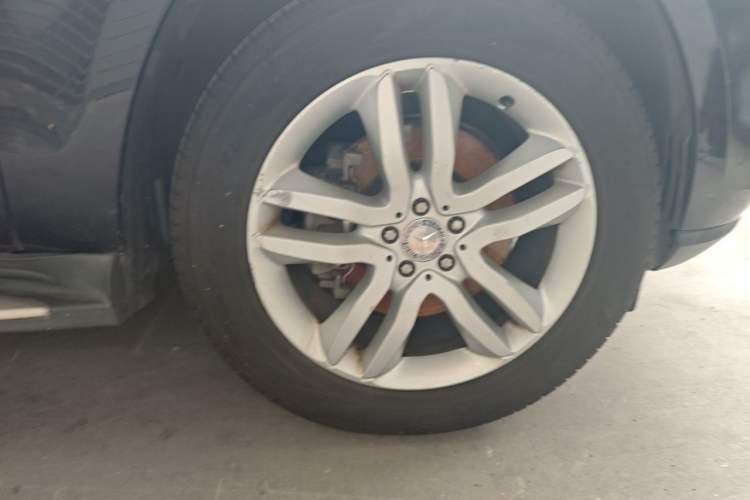 Used Mercedes-Benz CLK-Class  Right Front Wheel Hub