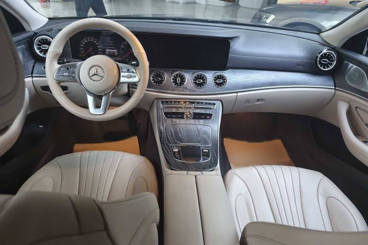 Used Mercedes-Benz CLS 2018 CLS 300 Dynamic Edition Interior 1
