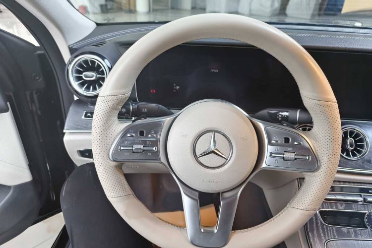 Used Mercedes-Benz CLS 2018 CLS 300 Dynamic Edition Interior 2