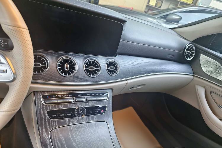 Used Mercedes-Benz CLS 2018 CLS 300 Dynamic Edition Interior 3