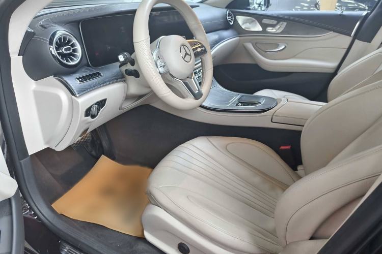 Used Mercedes-Benz CLS 2018 CLS 300 Dynamic Edition Interior 4