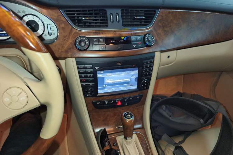 Used Mercedes-Benz CLS 2009 CLS 300 Audio And AC Panel