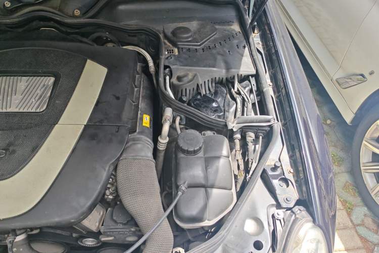 Used Mercedes-Benz CLS 2009 CLS 300 Engine Bay Left
